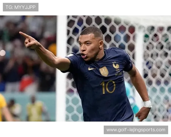 足球明星夜店狂欢被抓事件引发热议球迷纷纷讨论明星生活方式